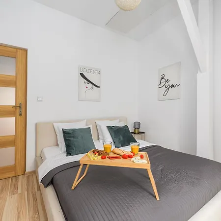 Lumina Spacious In The Old Town شقة *